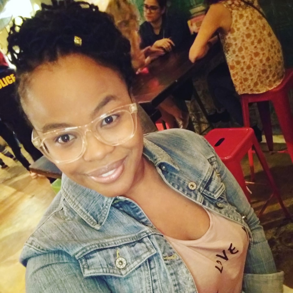 Meet your Posher, Moné